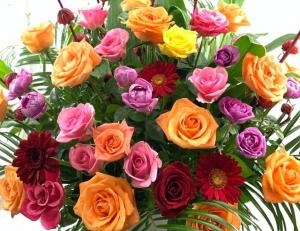 島田市花屋薔薇のアレンジメントが豪華です「フラワーショップつちや」（静岡県島田市の花屋）のギャラリー写真